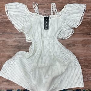New Boohoo Rosie dress White Off Shoulder Size 4